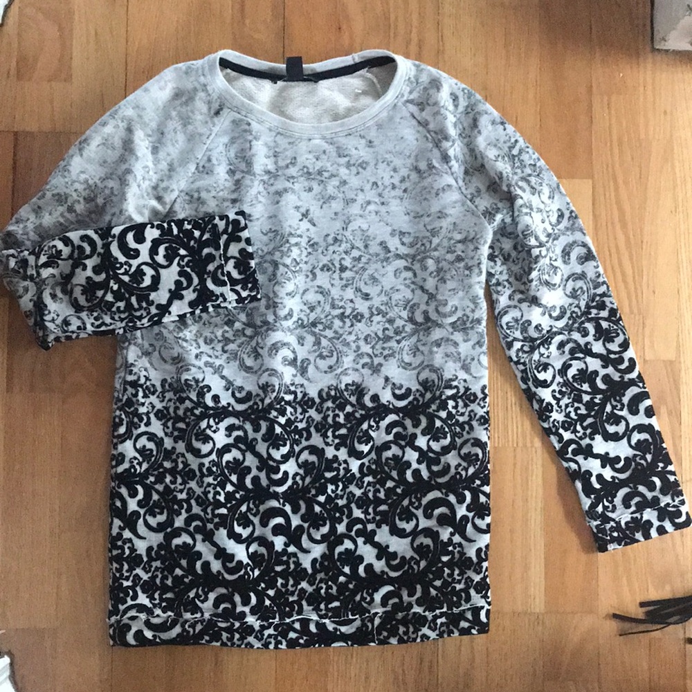 Cute over sized shirt. Best with knee/thigh highs